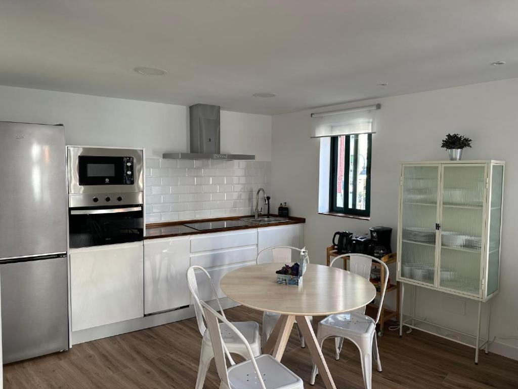 Apartamentos Urbanin II Plaza De San Pedro Кудилеро Екстериор снимка